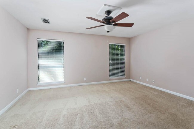 Building Photo - 303 Reynoso Ave