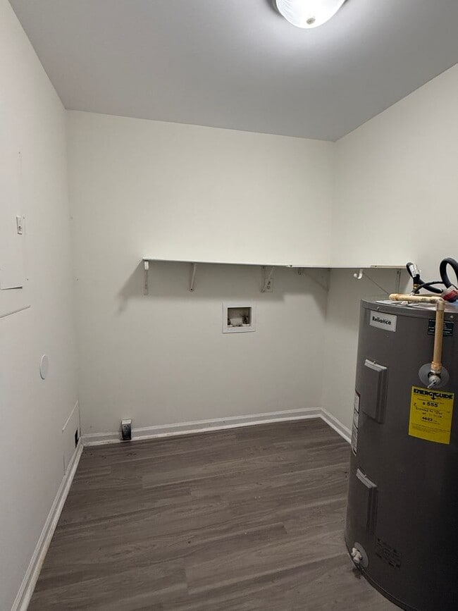 Building Photo - Cozy Pet-Friendly, 2-Bedroom, 1-Bath Duple...