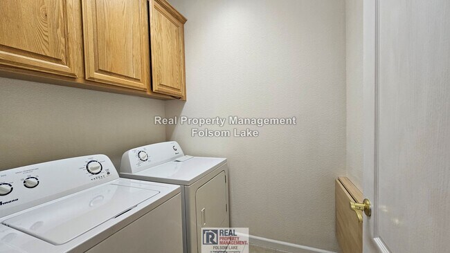 Building Photo - 55+ Active Adult Gated Community | 2 Bed / 2 Bath | Four Seasons - El Dorado Hills