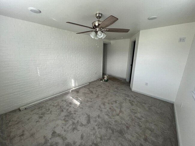 Building Photo - 3 Bedroom 3 Bath House Rental with Basemen...