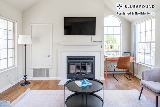 Building Photo - 513 Jibstay Ln