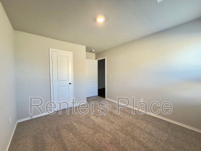 Building Photo - 14 Stonegate Dr