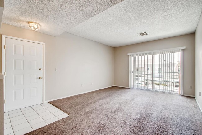 Building Photo - Near Summerlin, Gated Community w/ tons of amenities - Amazing Condo!