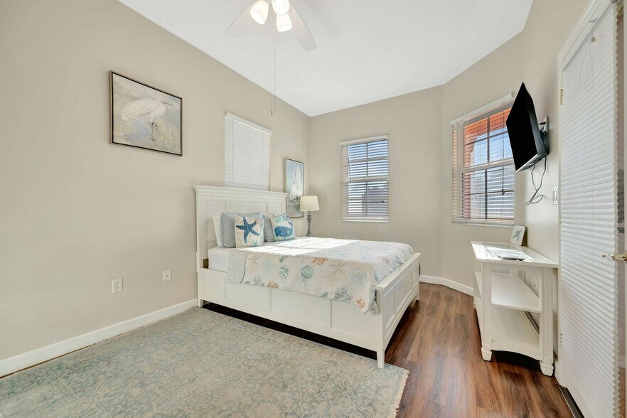 Building Photo - 530 S Gulfview Blvd