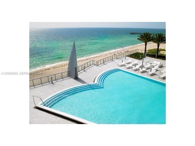 Building Photo - 17121 Collins Ave