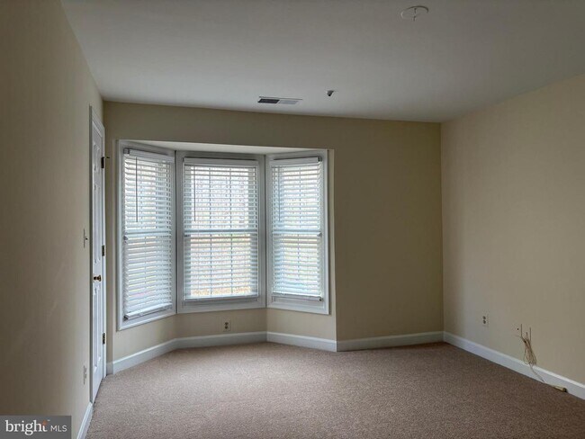 Building Photo - 12233 Fairfield House Dr