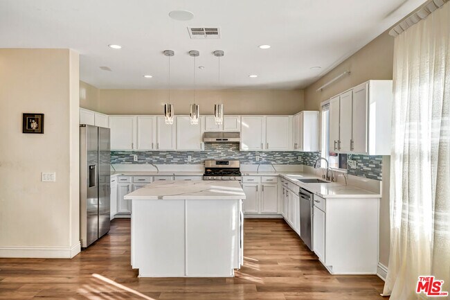 Building Photo - 12440 La Cresta Way