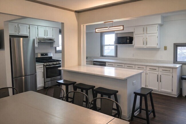 Building Photo - 306 Bryant Ave