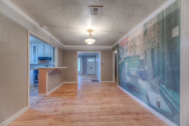 Building Photo - 544 S Oswego Ave