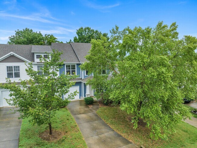 Building Photo - Spotless 3BR/2.5BA townhome minutes from West End, Downtown Nashville!