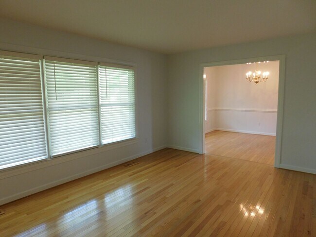 Building Photo - 3701 Lavenham Rd