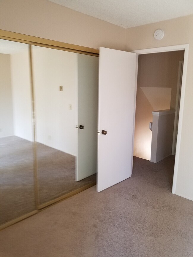Building Photo - La Jolla 2bed 1 bath 1car garage, big deck!
