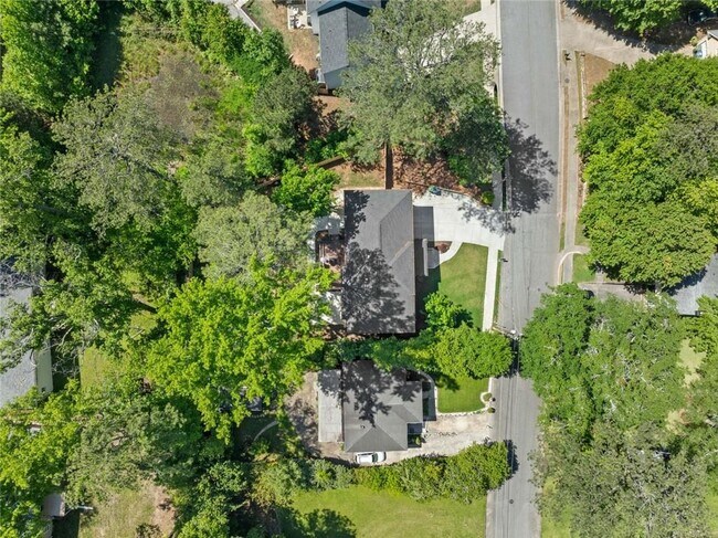 Building Photo - 320 Kelso Dr SW