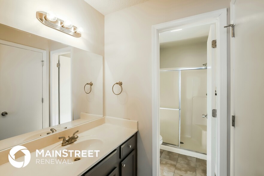 Building Photo - 13704 Bennington Ave