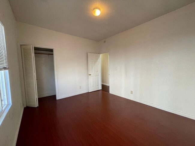 Building Photo - 925 53rd Ave