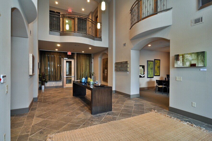 Building Photo - 2600 Hillsboro Pike