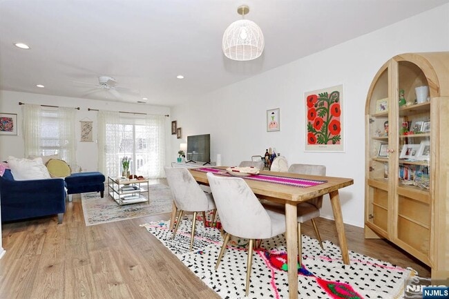 Building Photo - 2051 Charles