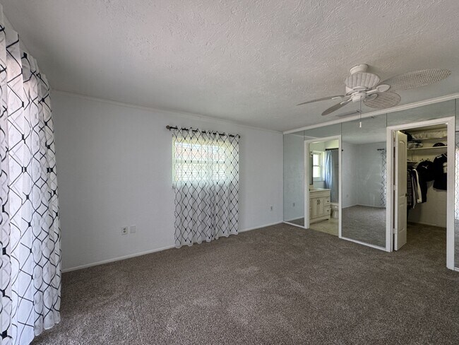 Building Photo - 1725 N Gondola Ct