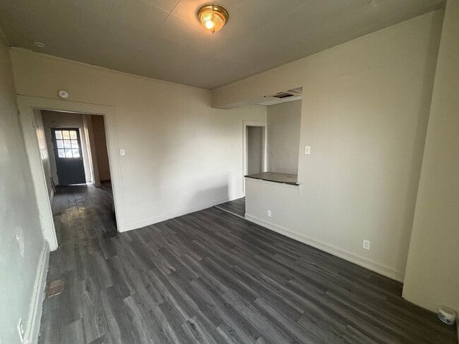 Building Photo - Updated flooring, finished basement, and g...