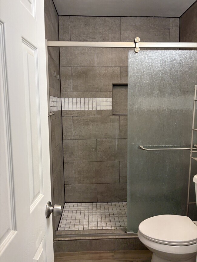 Building Photo - 121 N Meadow St