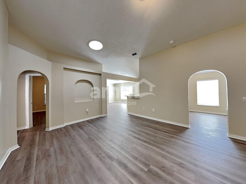 Building Photo - 16027 Dorchester Blvd