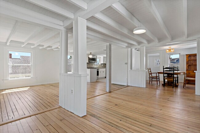 Building Photo - 14 2nd Ave