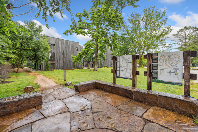 Building Photo - 317 NE Burwood Mews