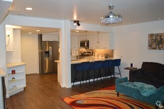 Building Photo - 2BD Ground Floor Condo in Gated Gardens Po...