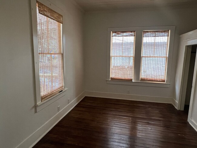 Building Photo - Newly Remodeled 2BR/1BA in Old Town Brunsw...