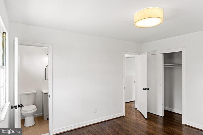 Building Photo - 5019 Leland Dr