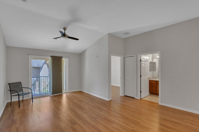 Building Photo - Great 2 bedroom/ 2 bathroom, 1 car garage ...