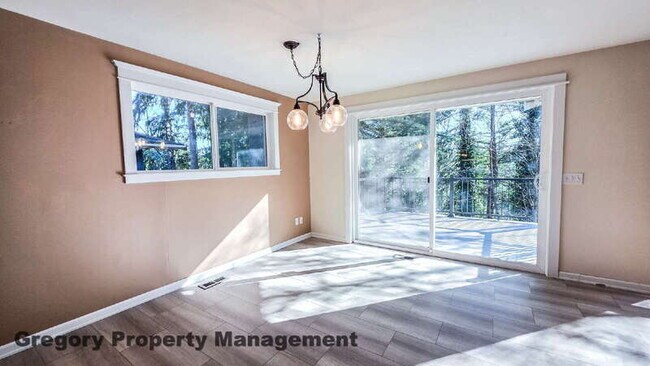 Building Photo - 10803 NE 111th Pl