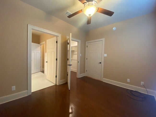 Building Photo - 2 Bedroom 1 Bathroom House - Texarkana, TX