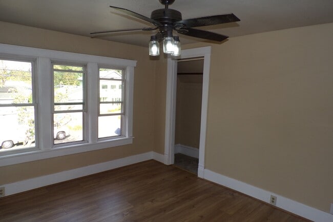 Building Photo - 4912 SE 99th Ave