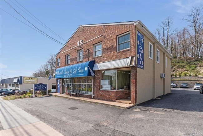 Building Photo - 95 E Main St