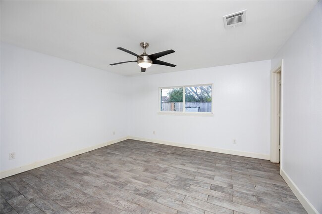 Building Photo - 418 Land Grant Dr