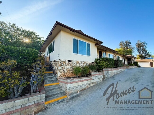 Primary Photo - Homes Management - 2 Bed, 1.5 Bath Duplex ...