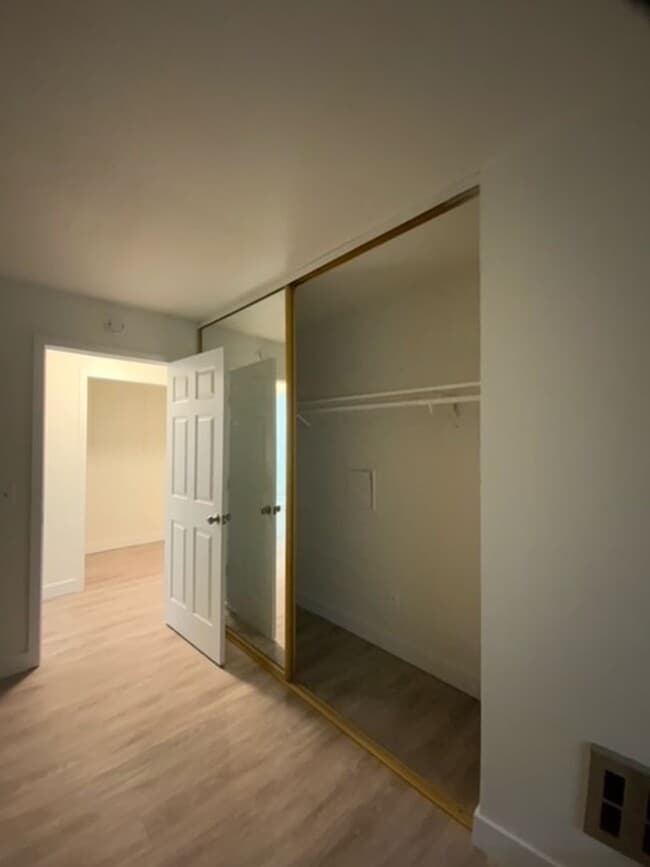 Building Photo - 1 Bedroom 1 bath condo for rent