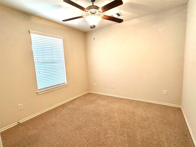 Building Photo - 1934 Acorn Glen Trail