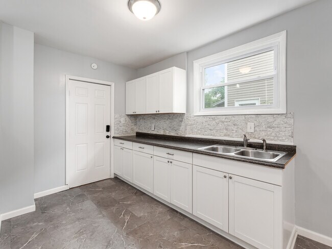 Kitchen - 1286 E 22nd Ave