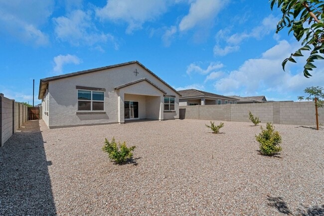 Building Photo - Charming 4BR House in Surprise