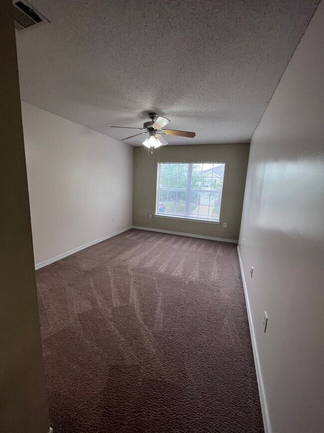 Building Photo - Crestview Townhouse