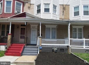 Building Photo - 2227 Pine St