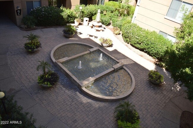 courtyard fountains - 1701 E Colter St