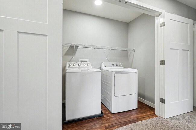 Building Photo - 120 HART Ln