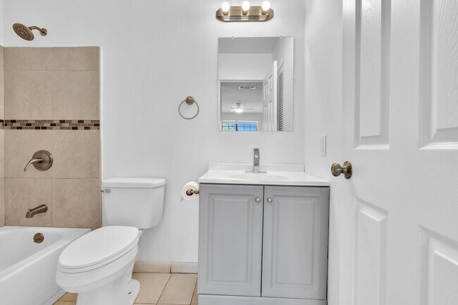 Building Photo - Beautiful 3 bedroom 2 bath condo in Coral Springs