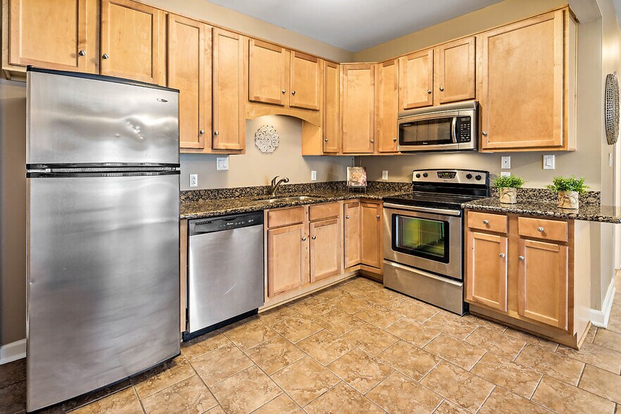 Building Photo - 845 Forest Ave #103