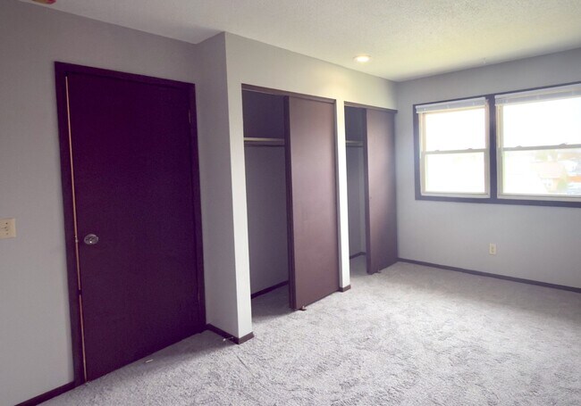 Building Photo - 5326 N Division St