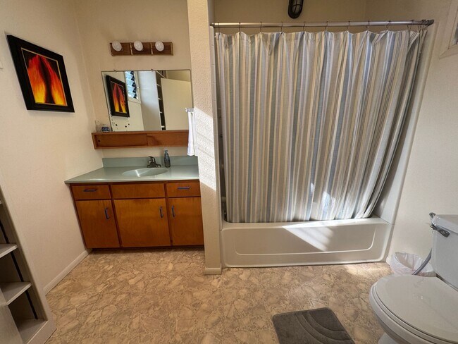 Building Photo - Fully Furnished- 3 BDRM/2.5 BATH