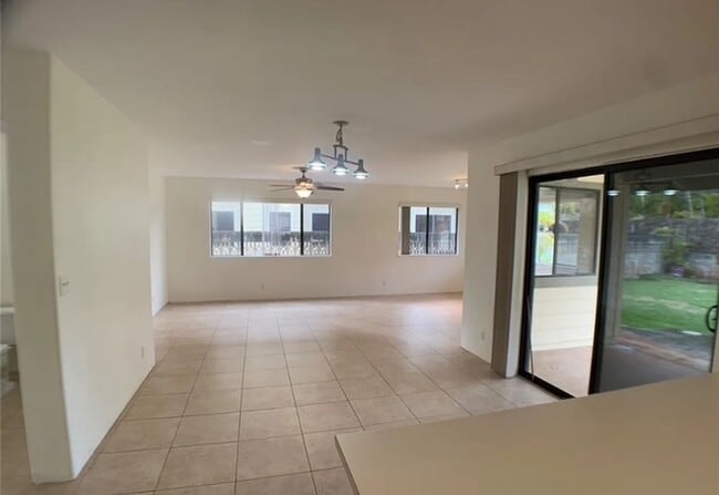 Building Photo - Mililani Mauka  - 3 bedroom, 2.5 bathroom,...